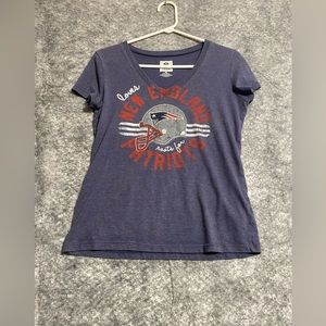 New England Patriots Womens Shirt Blue Medium Football NFL Lightweight V Neck